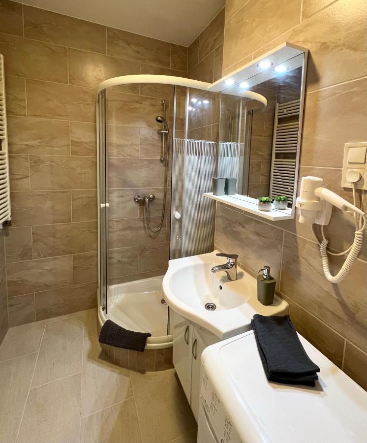Lotus Apartments Gozsdu Будапеща Екстериор снимка